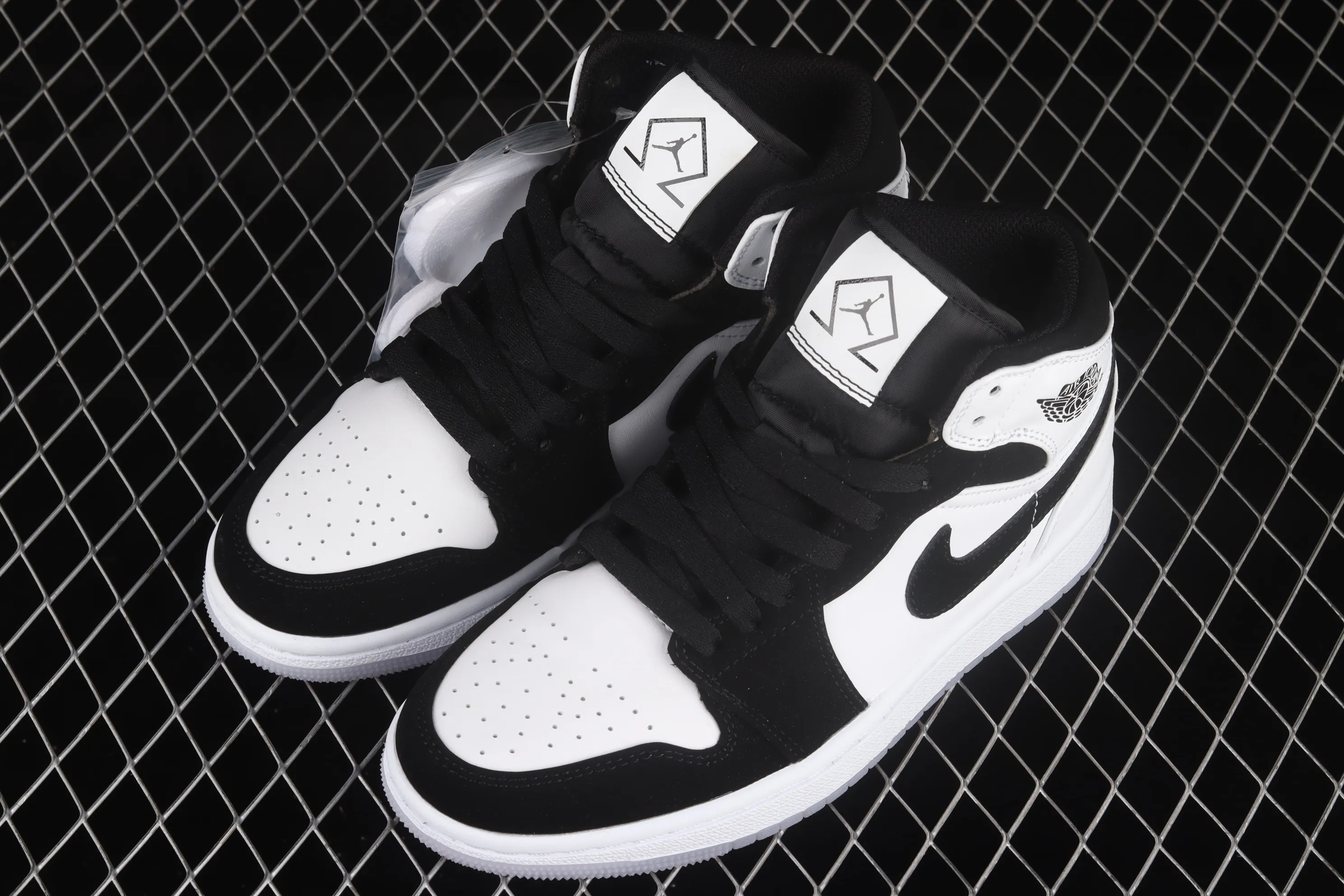 All categories Air Jordan Jordan series basketball shoes Air Jordan 1 Mid Air Jordan 1 Mid "Diamond Shorts" AJ1 Joe 1 Pearlescent White Black Panda DH6933-100